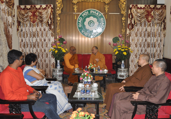 Thành viên Quốc hội Sri Lanka thăm GHPGVN ảnh 1 Copy-of-DSC_1299.gif