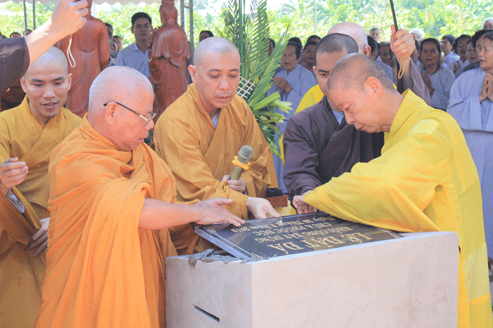 Tiền Giang: Công bố thành lập chùa Phước Đức ảnh 5 v20_3.gif