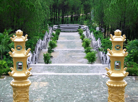 Toàn cảnh đền thờ Trần Nhân Tông