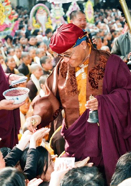 Đức Pháp vương Gyalwang Drukpa đời thứ XII hành lễ quán đỉnh