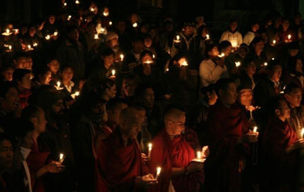 Chư Tăng Tây Tạng tham dự khóa lễ cầu nguyện