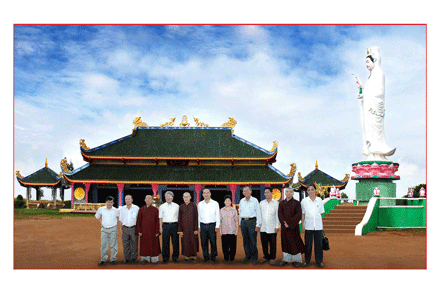 Nguyên Chủ tịch nước Trần Đức Lương viếng Khu danh thắng Quan Âm Phật Đài