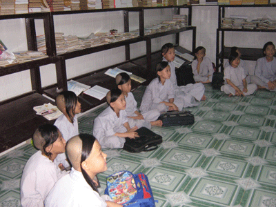 Các bạn sinh viên và những người yêu thích công việc dạy học tình nguyện có thể liên hệ anh Điểu Uyên Phương để đăng ký tham gia, ĐT:090 800 35 82.