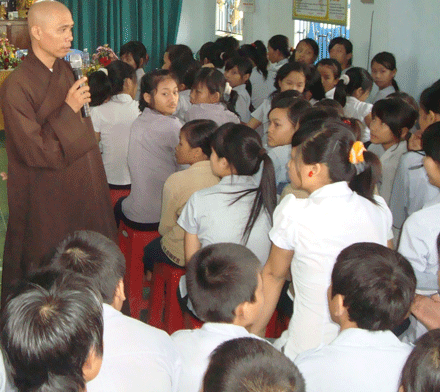 Đem Phật pháp vào đời- Kỳ cuối:  Về quê dạy học