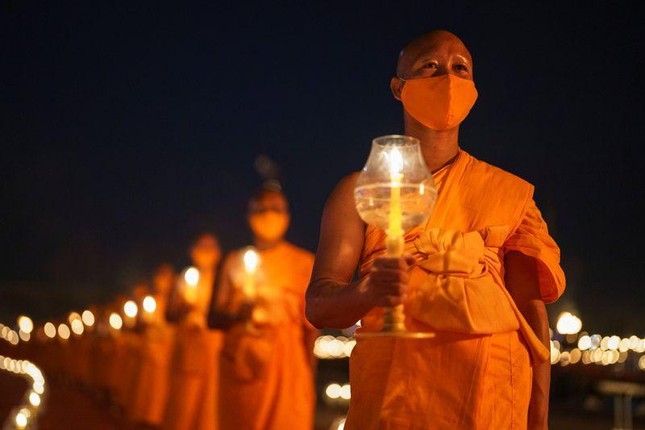 200.000 Phật tử Thái Lan tham gia ngày lễ thiêng liêng qua ứng dụng trực tuyến ảnh 2