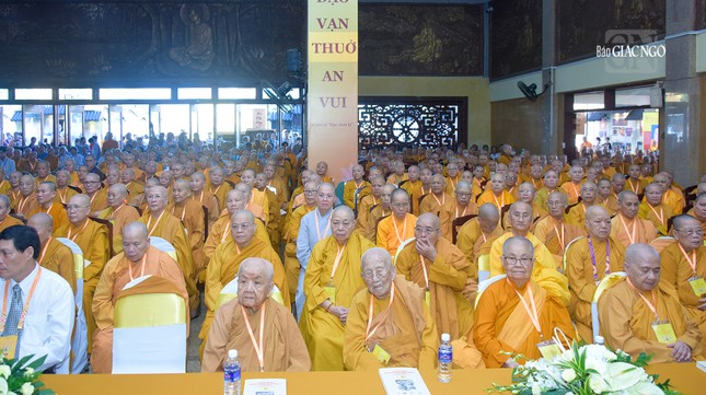Hơn 2.000 đại biểu là Tăng Ni, các học giả, nhà nghiên cứu, Phật tử tham dự hội thảo