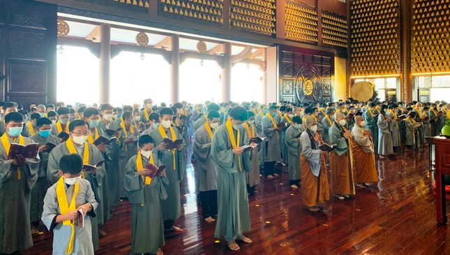 Gần 1.000 người quy y Tam bảo tại chùa Huê Nghiêm ảnh 2