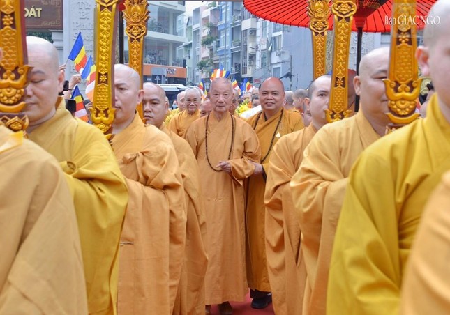 Tăng Ni, Phật tử TP.HCM cung đón Đức Pháp chủ GHPGVN ảnh 9