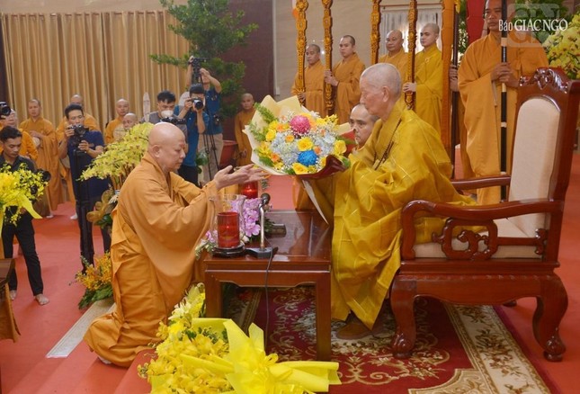Tăng Ni, Phật tử TP.HCM cung đón Đức Pháp chủ GHPGVN ảnh 28