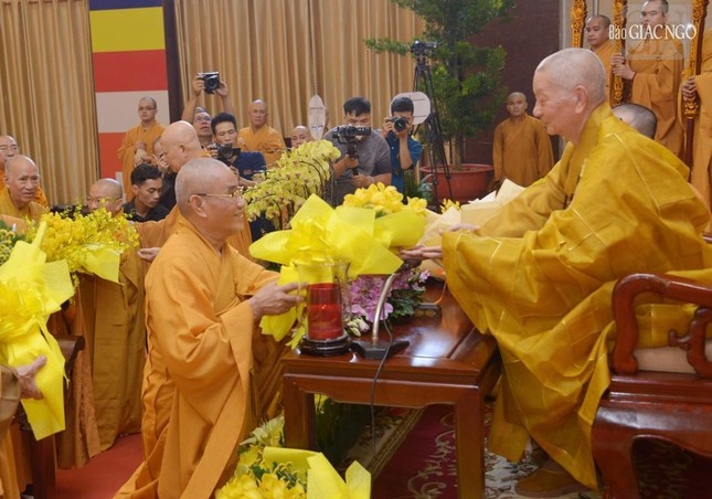 Tăng Ni, Phật tử TP.HCM cung đón Đức Pháp chủ GHPGVN ảnh 29