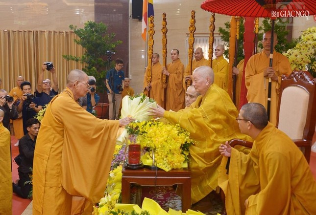 Tăng Ni, Phật tử TP.HCM cung đón Đức Pháp chủ GHPGVN ảnh 31