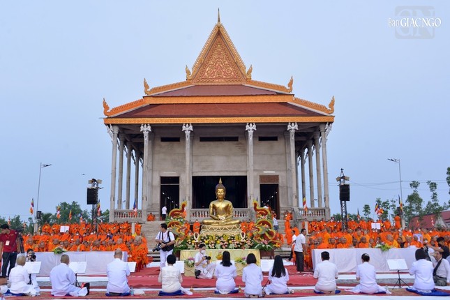 Đức Pháp chủ GHPGVN quang lâm Học viện Phật giáo Nam tông Khmer tại TP.Cần Thơ ảnh 36