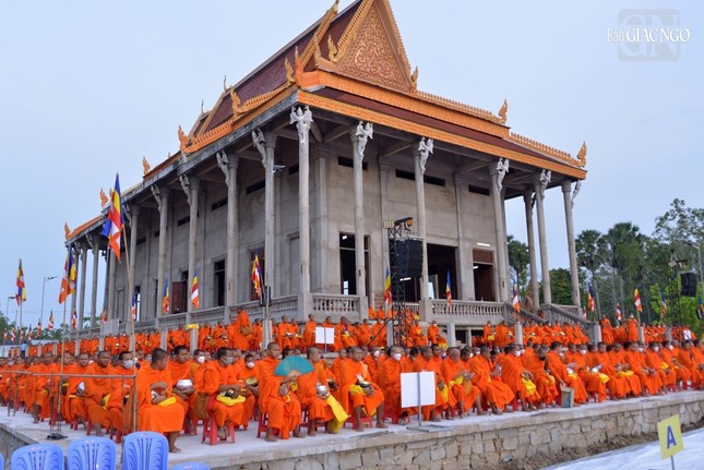 Đức Pháp chủ GHPGVN quang lâm Học viện Phật giáo Nam tông Khmer tại TP.Cần Thơ ảnh 37