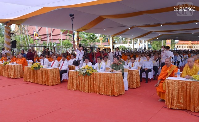 Đức Pháp chủ GHPGVN quang lâm Học viện Phật giáo Nam tông Khmer tại TP.Cần Thơ ảnh 4