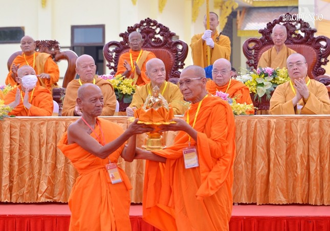 Đức Pháp chủ GHPGVN quang lâm Học viện Phật giáo Nam tông Khmer tại TP.Cần Thơ ảnh 18
