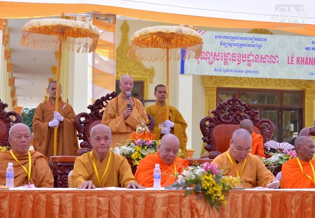 Đức Pháp chủ GHPGVN quang lâm Học viện Phật giáo Nam tông Khmer tại TP.Cần Thơ ảnh 30