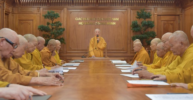 Phiên họp của Ban Thường Hội đồng Chứng minh GHPGVN tại phòng họp của Hội đồng Chứng minh tại Việt Nam Quốc Tự