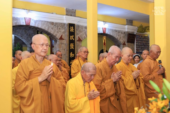 Đức Pháp chủ GHPGVN về tổ đình Thiên Thai tưởng niệm 70 năm ngày Tổ sư Huệ Đăng viên tịch ảnh 11