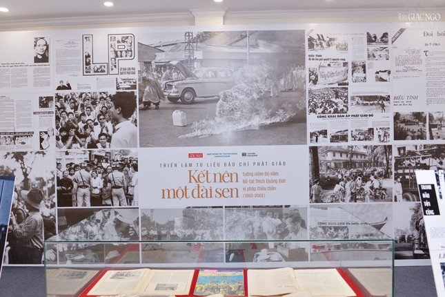 Khai mạc triển lãm tư liệu Phật giáo với chủ đề "Kết nên một đài sen" ảnh 6