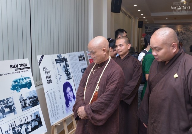 Khai mạc triển lãm tư liệu Phật giáo với chủ đề "Kết nên một đài sen" ảnh 16