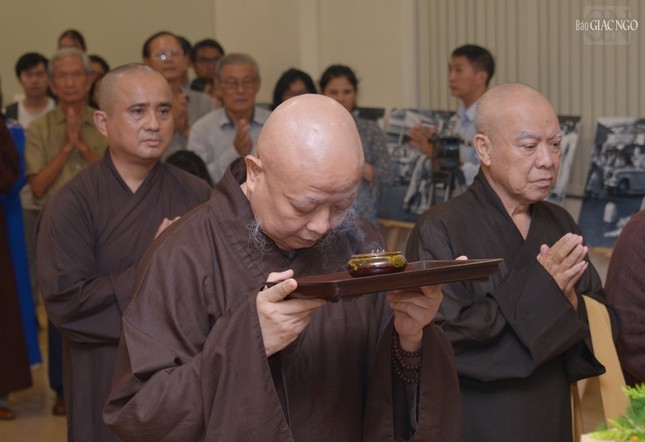 Khai mạc triển lãm tư liệu Phật giáo với chủ đề "Kết nên một đài sen" ảnh 10