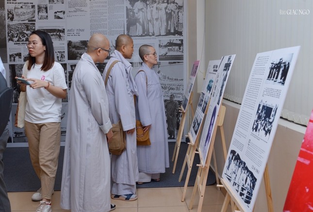 Khai mạc triển lãm tư liệu Phật giáo với chủ đề "Kết nên một đài sen" ảnh 20