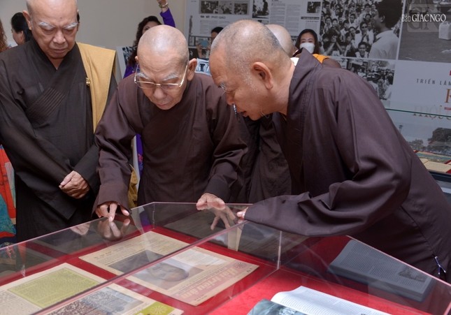 Khai mạc triển lãm tư liệu Phật giáo với chủ đề "Kết nên một đài sen" ảnh 18