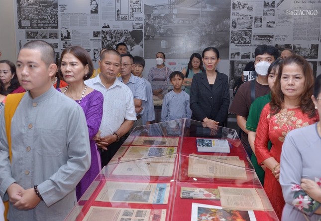 Khai mạc triển lãm tư liệu Phật giáo với chủ đề "Kết nên một đài sen" ảnh 14
