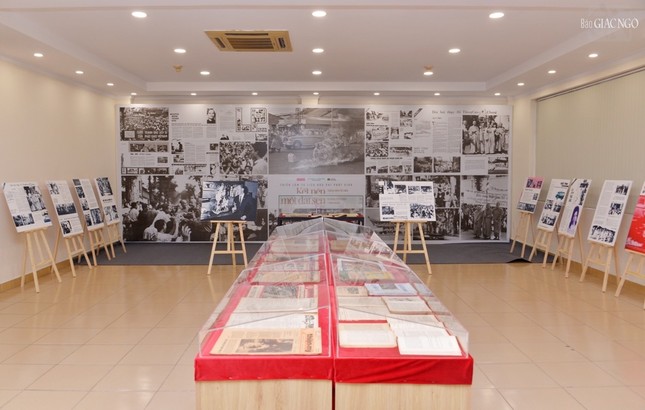 Khai mạc triển lãm tư liệu Phật giáo với chủ đề "Kết nên một đài sen" ảnh 3