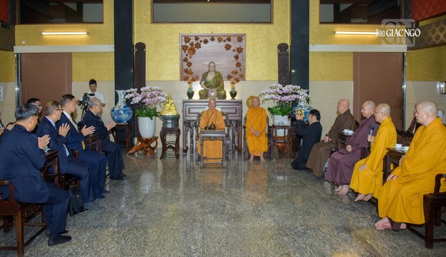 Hội Liên hữu Phật giáo Thế giới đảnh lễ cung thỉnh Đức Pháp chủ vào ngôi vị Chứng minh tối cao ảnh 1