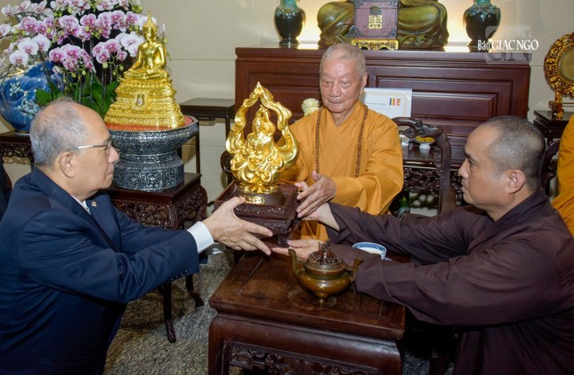 Hội Liên hữu Phật giáo Thế giới đảnh lễ cung thỉnh Đức Pháp chủ vào ngôi vị Chứng minh tối cao ảnh 3