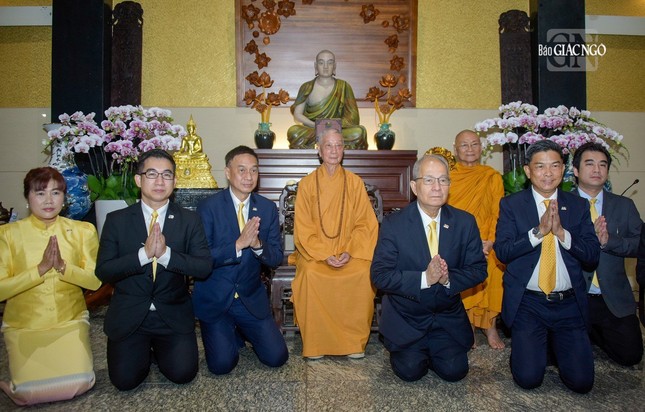 Hội Liên hữu Phật giáo Thế giới đảnh lễ cung thỉnh Đức Pháp chủ vào ngôi vị Chứng minh tối cao ảnh 4