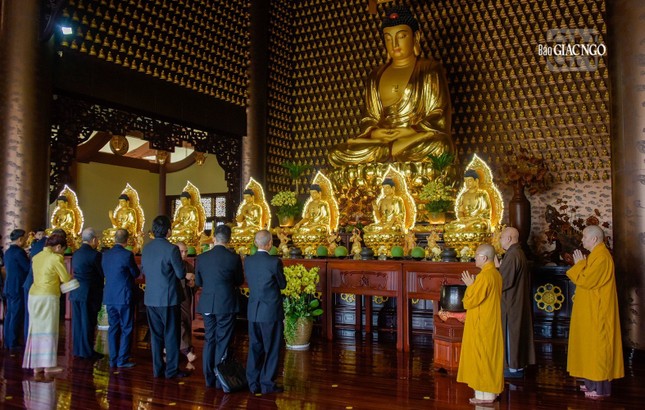 Hội Liên hữu Phật giáo Thế giới đảnh lễ cung thỉnh Đức Pháp chủ vào ngôi vị Chứng minh tối cao ảnh 16