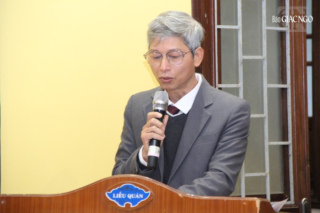 Họa sĩ Võ Quang Hoành, đại diện các họa sĩ góp mặt trong triển lãm phtát biểu