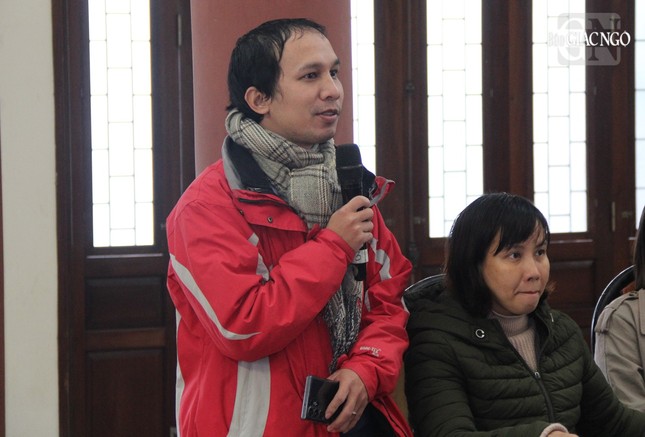 Nhà báo Phan Thành đến từ Báo Thừa Thiên Huế đặt câu hỏi với Ban Tổ chức