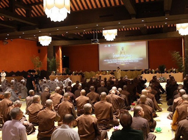 Tăng Ni trường Trung cấp Phật học Bình Định thắp nến tri ân tại non thiêng Yên Tử ảnh 2