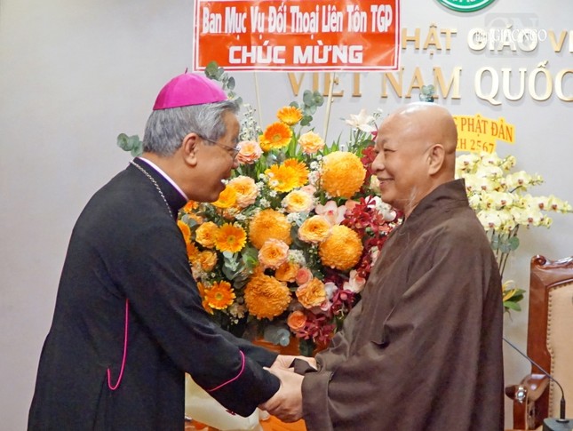Tổng Giám mục Tổng Giáo phận TP.HCM thăm, chúc mừng Phật đản Phật lịch 2567 ảnh 5
