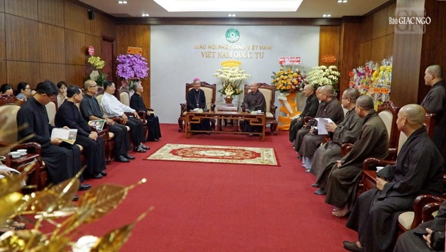 Tổng Giám mục Tổng Giáo phận TP.HCM thăm, chúc mừng Phật đản Phật lịch 2567 ảnh 4
