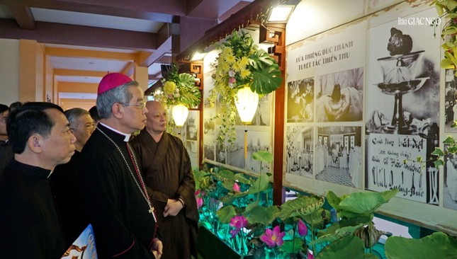 Tổng Giám mục Tổng Giáo phận TP.HCM thăm, chúc mừng Phật đản Phật lịch 2567 ảnh 8