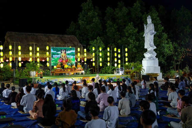 Bình Định: Gần 300 học sinh tham gia cầu nguyện trước mùa thi năm 2023 tại chùa Lạc Sơn ảnh 5
