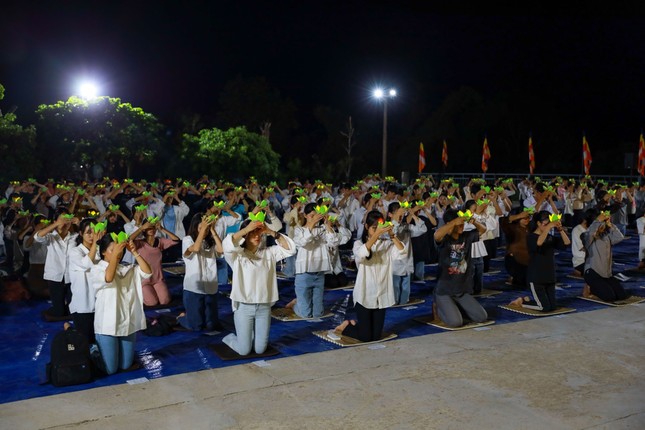 Hoài Nhơn: Gần 300 học sinh tham gia cầu nguyện trước mùa thi năm 2023 tại chùa Lạc Sơn
