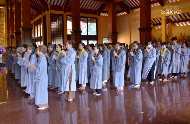 Nhiều Phật tử hay tin cũng đã đến dự, đảnh lễ và cầu nguyện ảnh 16