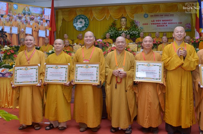 67 Tăng Ni tốt nghiệp Cao - Trung cấp giảng sư khóa X (2019-2022) do Ban Hoằng pháp T.Ư tổ chức ảnh 3
