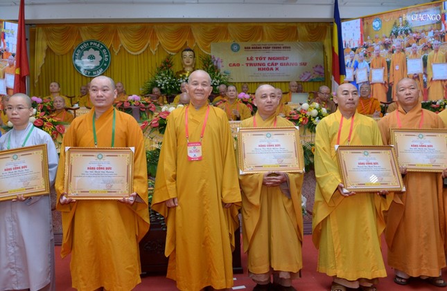 67 Tăng Ni tốt nghiệp Cao - Trung cấp giảng sư khóa X (2019-2022) do Ban Hoằng pháp T.Ư tổ chức ảnh 30