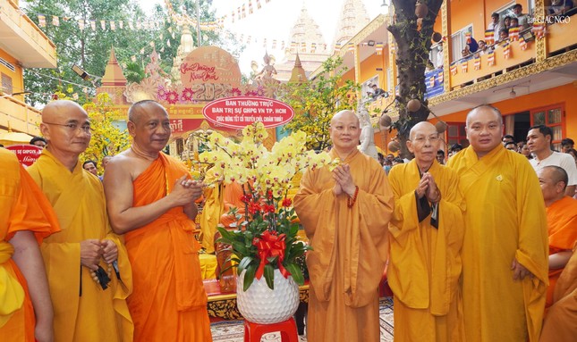Chư tôn đức Giáo hội thực hiện lễ Tắm Phật và chúc Tết cổ truyền Chôl Chnăm Thmây ảnh 3