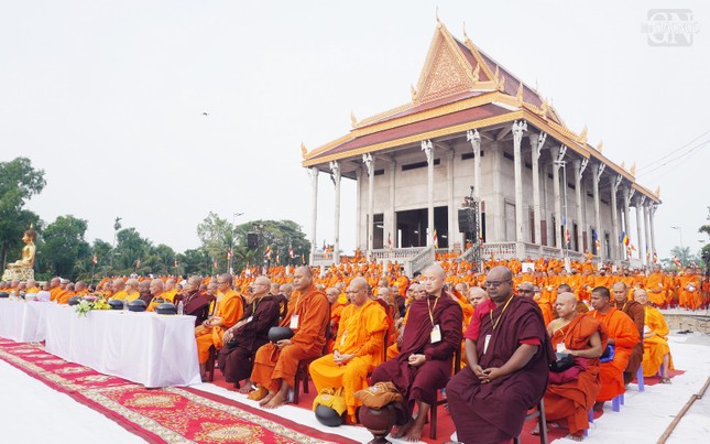 TP.Cần Thơ: Trang nghiêm lễ đặt bát hội 3.000 vị Tăng tại Học viện Phật giáo Nam tông Khmer ảnh 6