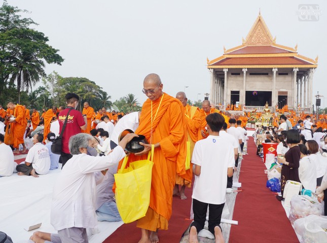 TP.Cần Thơ: Trang nghiêm lễ đặt bát hội 3.000 vị Tăng tại Học viện Phật giáo Nam tông Khmer ảnh 8
