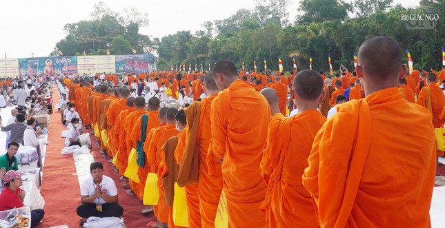 TP.Cần Thơ: Trang nghiêm lễ đặt bát hội 3.000 vị Tăng tại Học viện Phật giáo Nam tông Khmer ảnh 16