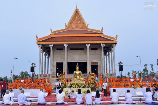 TP.Cần Thơ: Trang nghiêm lễ đặt bát hội 3.000 vị Tăng tại Học viện Phật giáo Nam tông Khmer ảnh 3