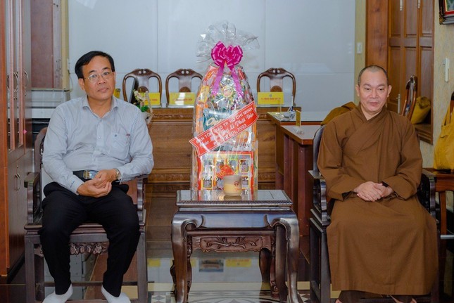 Lãnh đạo Ban Tôn giáo TP.HCM chúc mừng Phật đản đến Ban Trị sự Phật giáo Q.3 ảnh 1